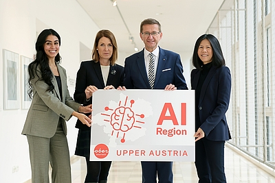 v.l.: Ouijdane Guiza, Area Manager und Key Researcher, Pro2Future GmbH, Henrietta Egerth, Geschäftsführerin Österreichische Forschungsförderungsgesellschaft FFG, Wirtschafts- und Forschungs-Landesrat Markus Achleitner, Sok-Kheng Taing, Co-Founder Dynatrace Austria. © Land OÖ/Denise Stinglmayr