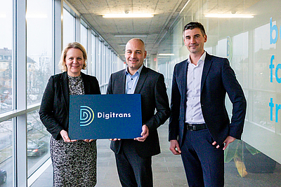 Übergabe der Geschäftsführung V.l.: Eva Tatschl-Unterberger, Alexander Barth, Florian Danmayr – Cluster Manager Automobil-Cluster Oberösterreich / Mitglied des Aufsichtsrates © DigiTrans GmbH