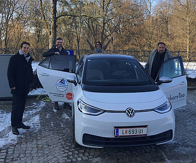 Dominik Grimm (Head of Business Development sharetoo / Porsche Mobility GmbH), David Bergsmann (Bürgermeister Marktgemeinde Hagenberg i. M.), Sonja Mündl (Managerin Softwarepark Hagenberg), Michael Affenzeller (wissenschaftlicher Leiter Softwarepark Hagenberg) © Softwarepark Hagenberg