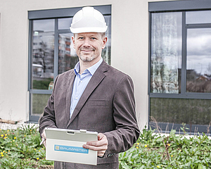 Walter Fürthauer mit Helm ist mittig in dem Foto zu sehen