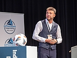 Keynote-Speaker Thomas Arnitz erzählte seine inspirierende Geschichte von Ligaportal: Er machte das Studentenprojekt zu einer der meistgenutzten App Österreichs. © Erwin Pils
