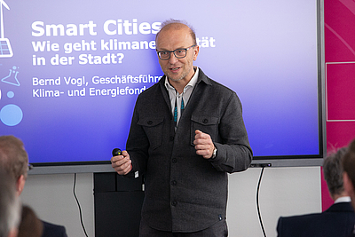 Bernd Vogl (Klima- und Energiefonds) stellte Lösungsansätze für klimaneutrale Städte vor. © Cityfoto/Roland Pelzl