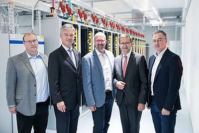 v.l.: Bernd Weihbrecht, Schwarz IT KG, Generaldirektor Werner Steinecker, Energie AG, Michael Hassold, Schwarz IT KG, Wirtschafts-Landesrat Markus Achleitner und Matthias Rassbach, Lidl Österreich. © Land OÖ/Maximilian Mayrhofer